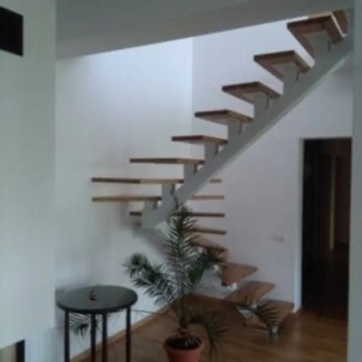 Scara metalica rezidentiala-Model 4